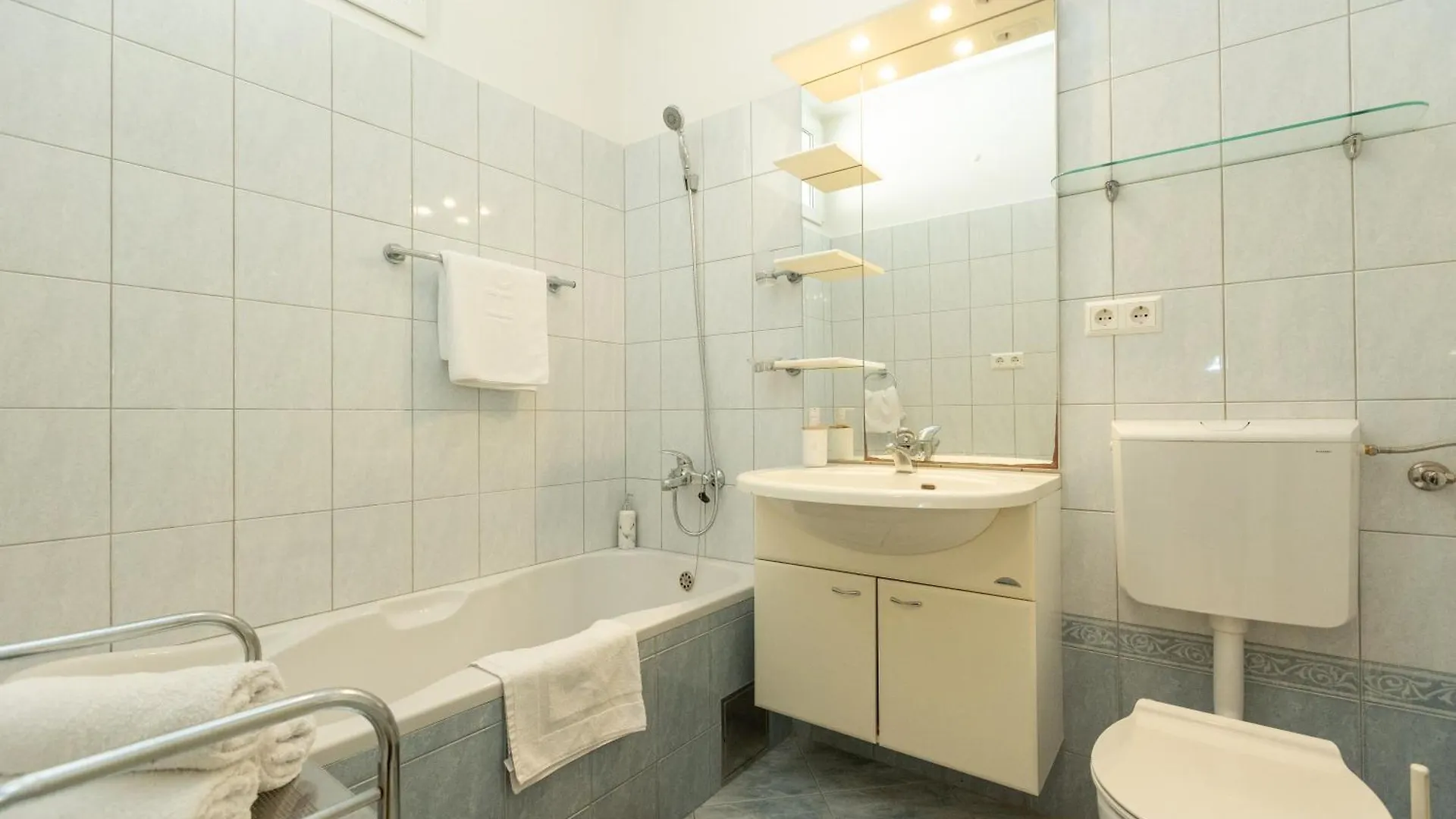 Boki 2 One Bedroom Apartment In Old Town With Balcony Zadar