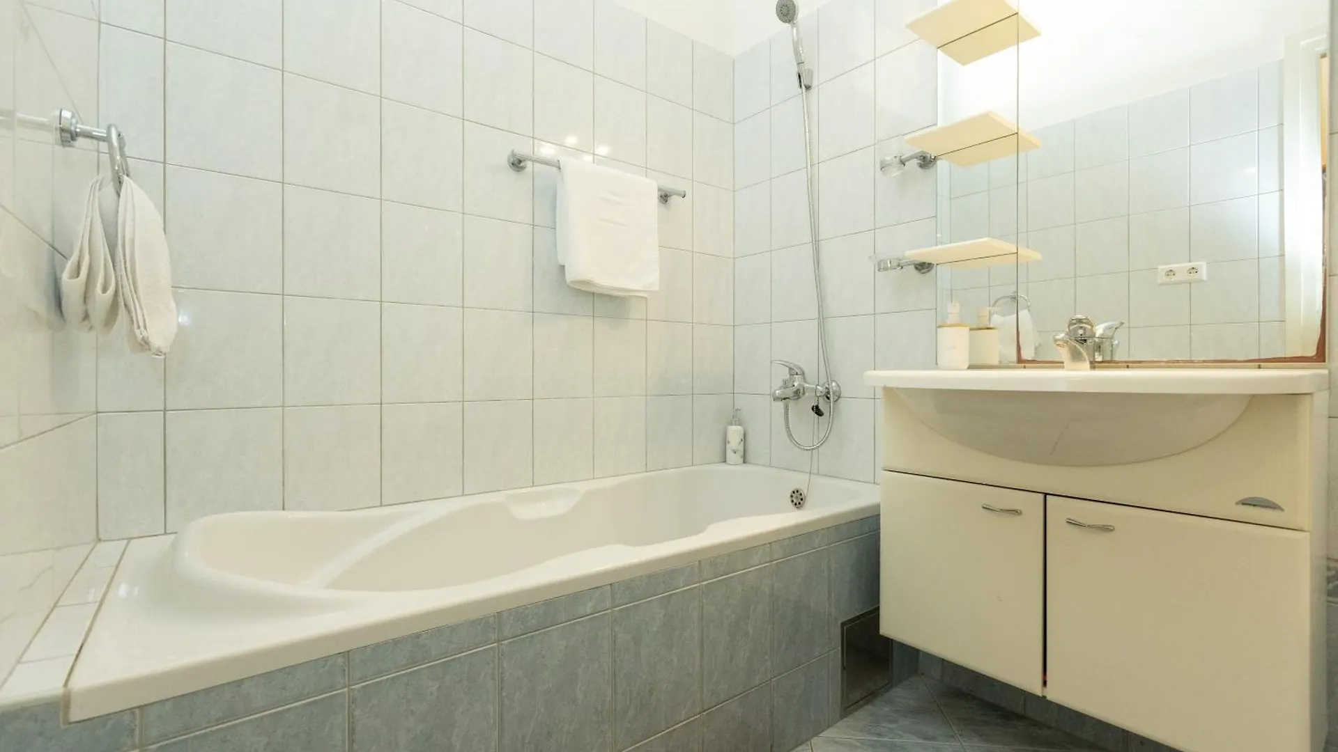 Boki 2 One Bedroom Apartment In Old Town With Balcony Zadar 0*,