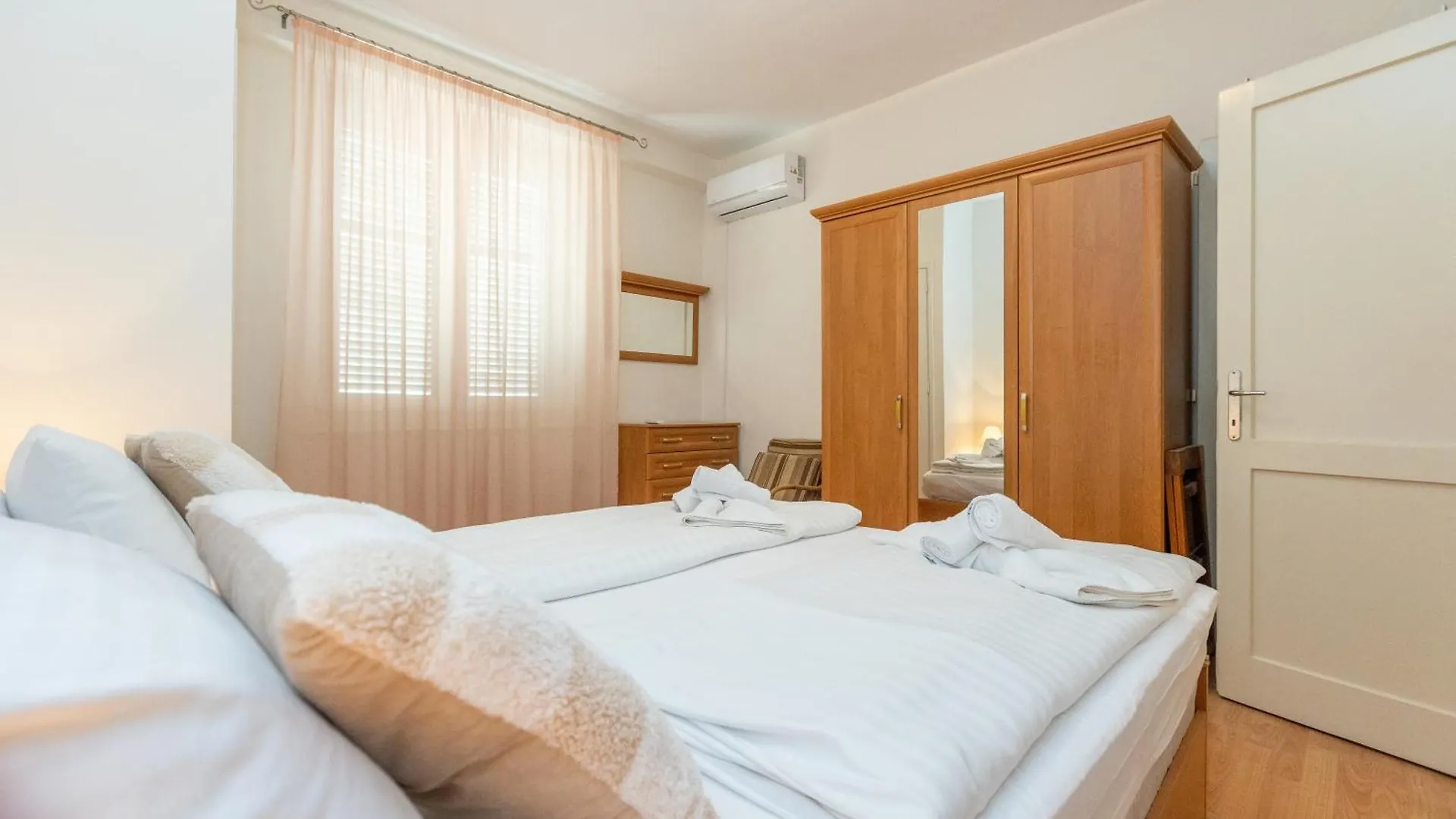 Boki 2 One Bedroom Apartment In Old Town With Balcony Zadar