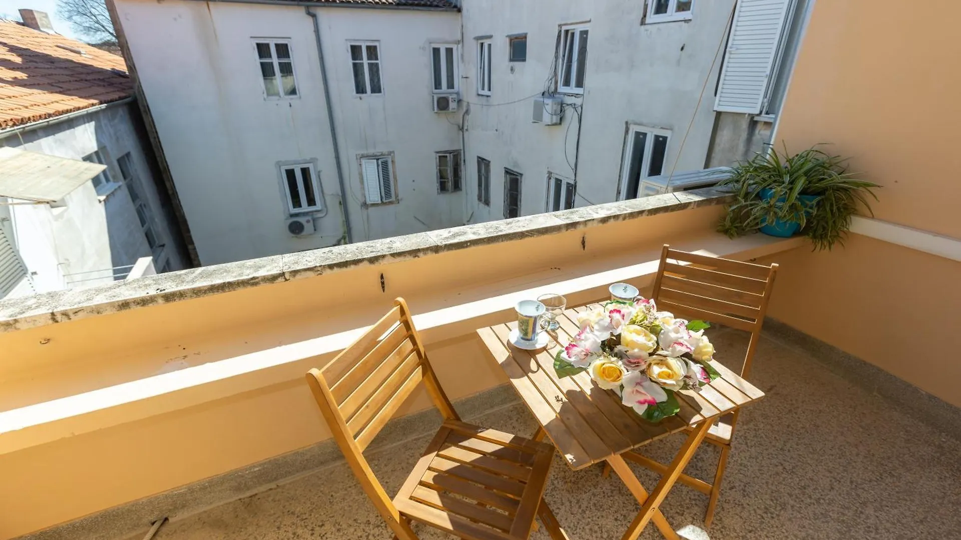 Boki 2 One Bedroom Apartment In Old Town With Balcony Zadar